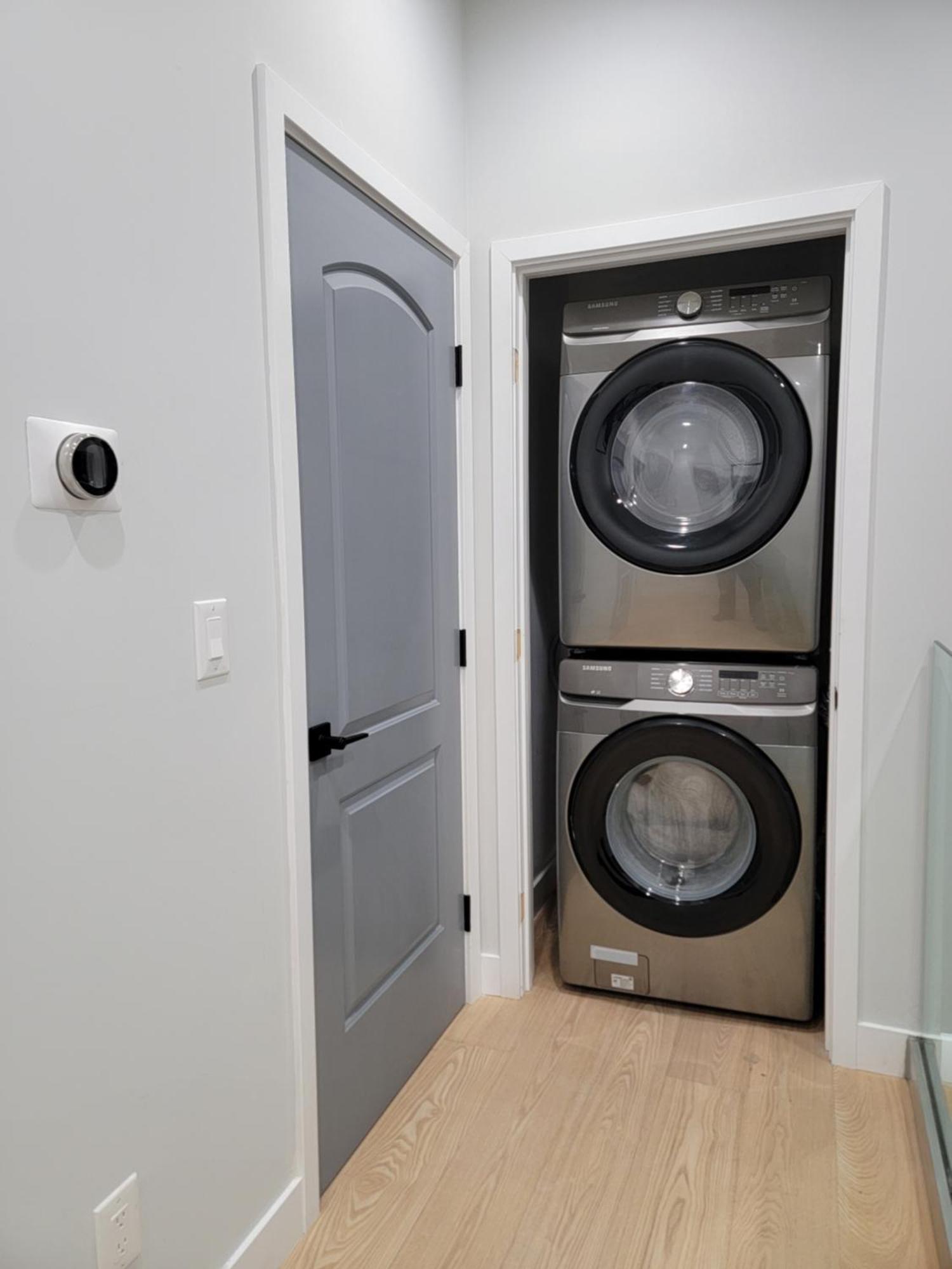 Apartment Newly Constructed 2 Bedroom By La Cienega Plaza With Parking, Modern Kitchen, Washer Dryer And Very To Attractions Los Angeles