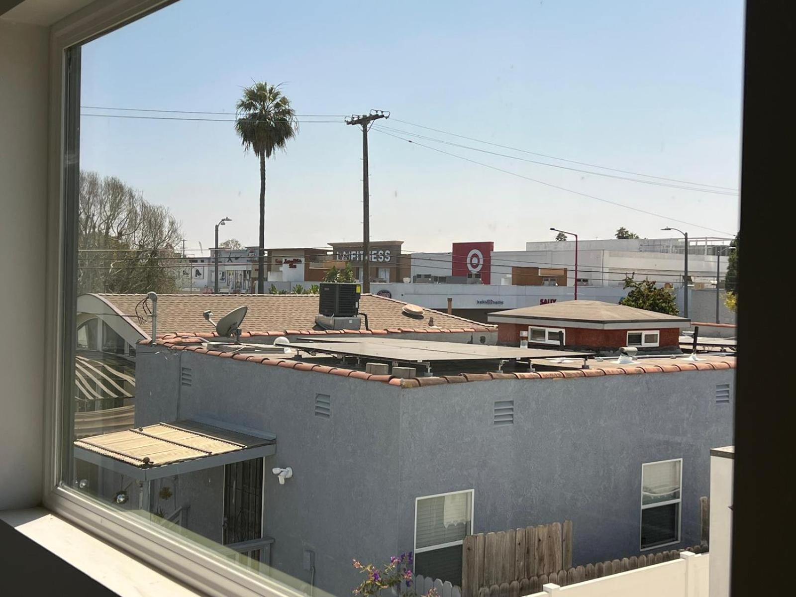 Newly Constructed 2 Bedroom By La Cienega Plaza With Parking, Modern Kitchen, Washer Dryer And Very To Attractions Los Angeles
