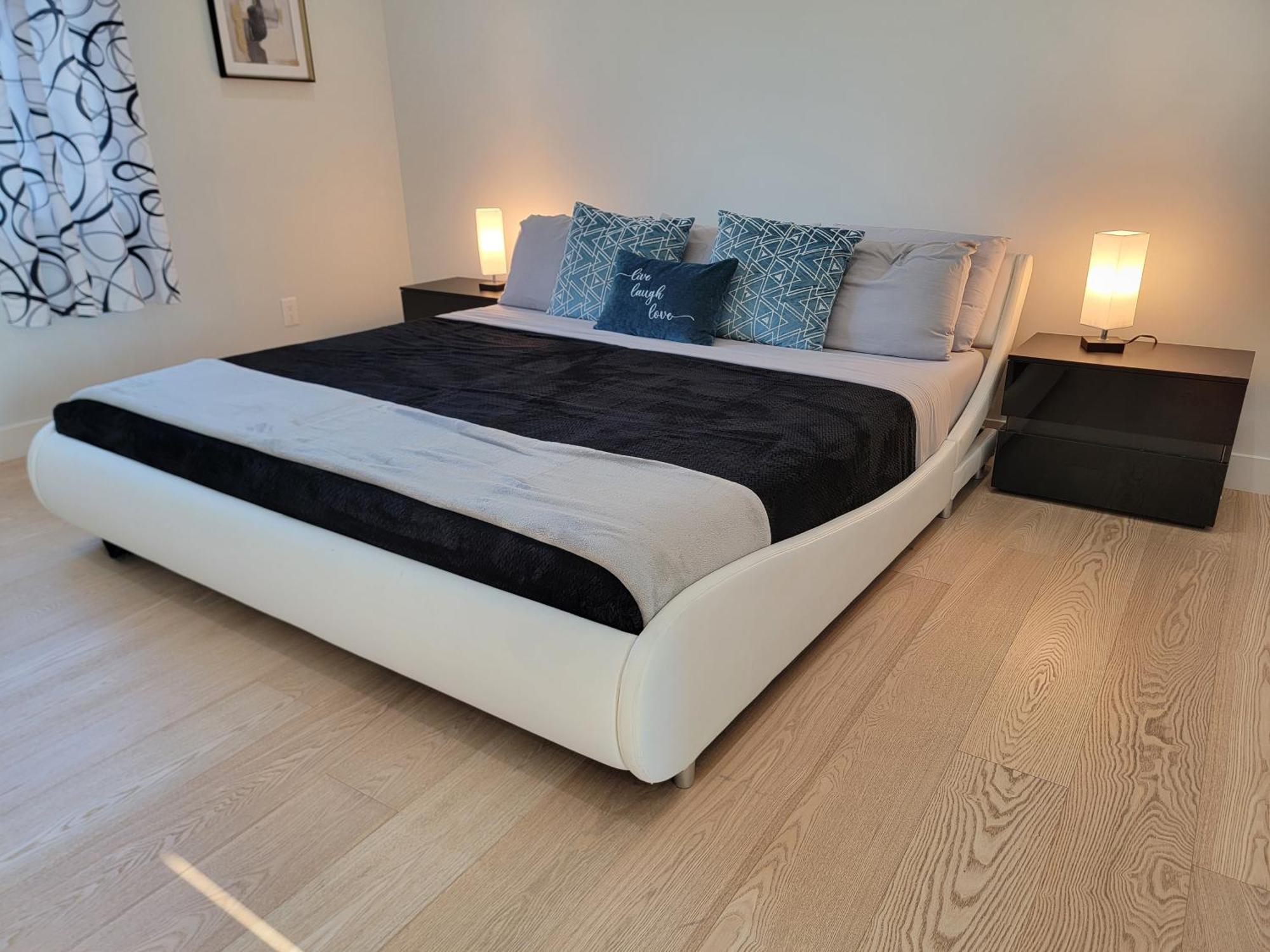 Newly Constructed 2 Bedroom By La Cienega Plaza With Parking, Modern Kitchen, Washer Dryer And Very To Attractions Apartment *