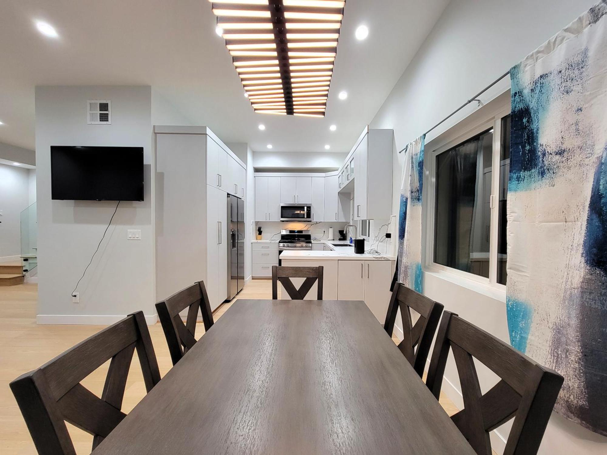 Apartment Newly Constructed 2 Bedroom By La Cienega Plaza With Parking, Modern Kitchen, Washer Dryer And Very To Attractions Los Angeles
