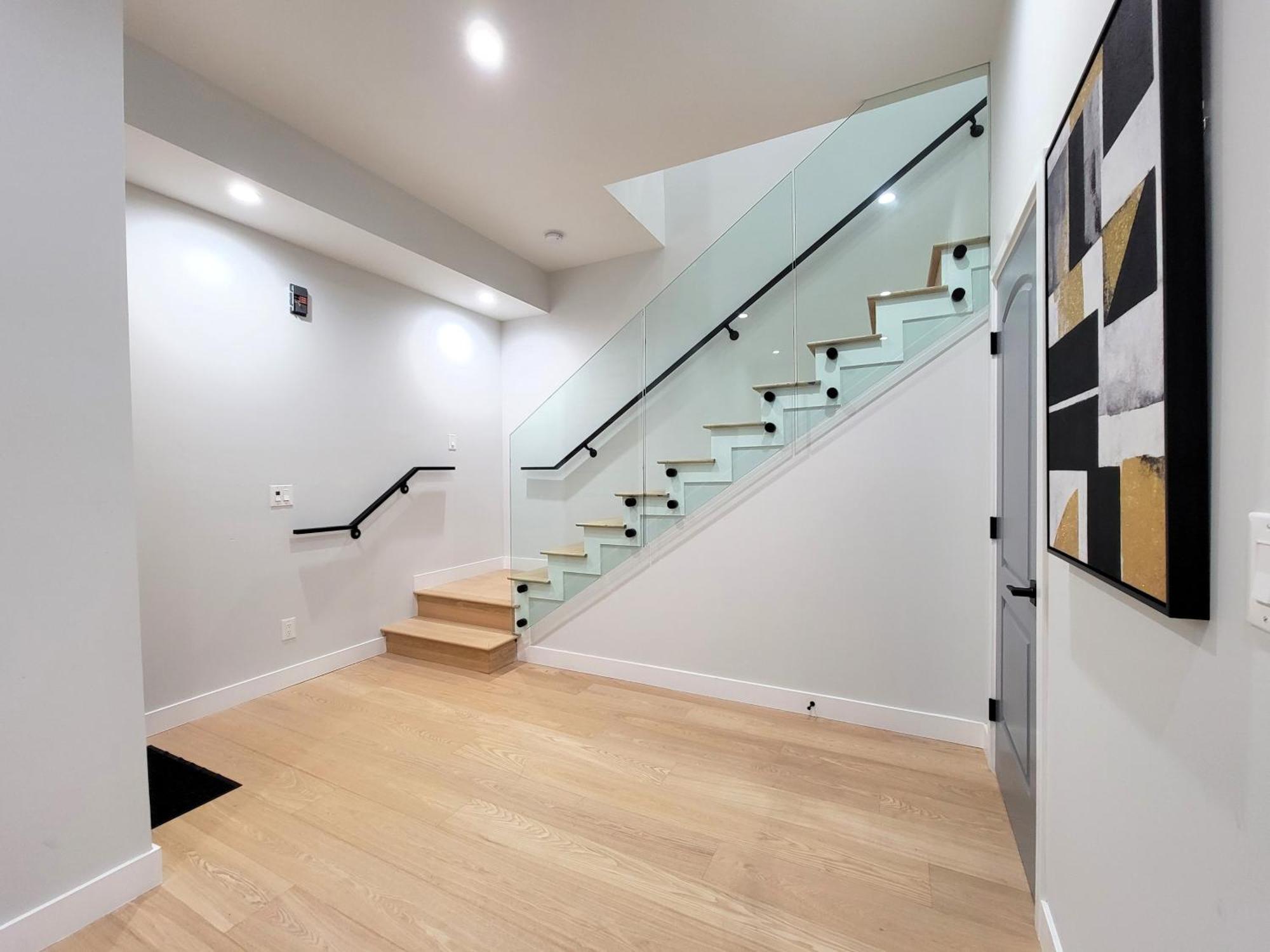 Newly Constructed 2 Bedroom By La Cienega Plaza With Parking, Modern Kitchen, Washer Dryer And Very To Attractions Apartment