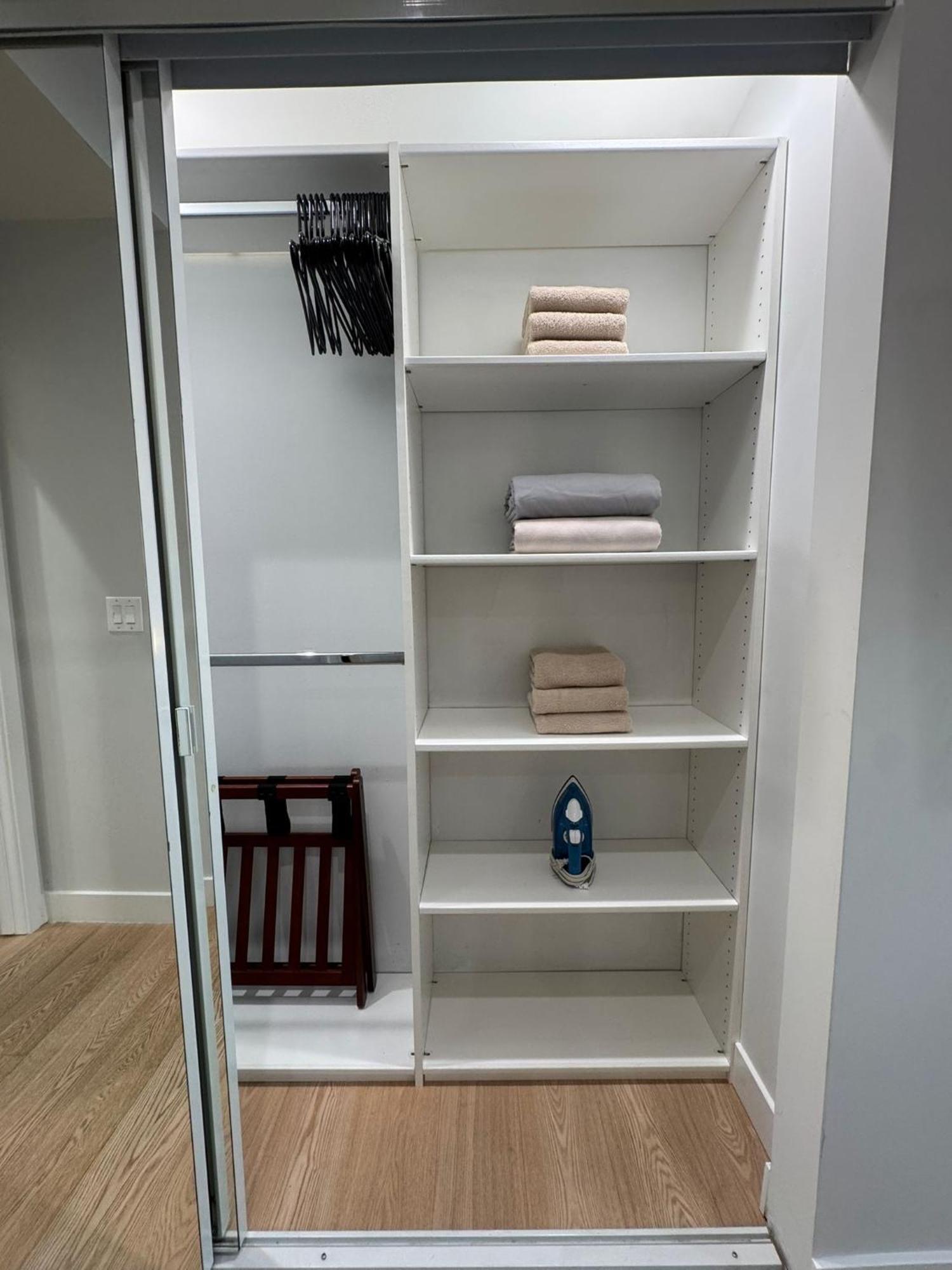 Apartment Newly Constructed 2 Bedroom By La Cienega Plaza With Parking, Modern Kitchen, Washer Dryer And Very To Attractions