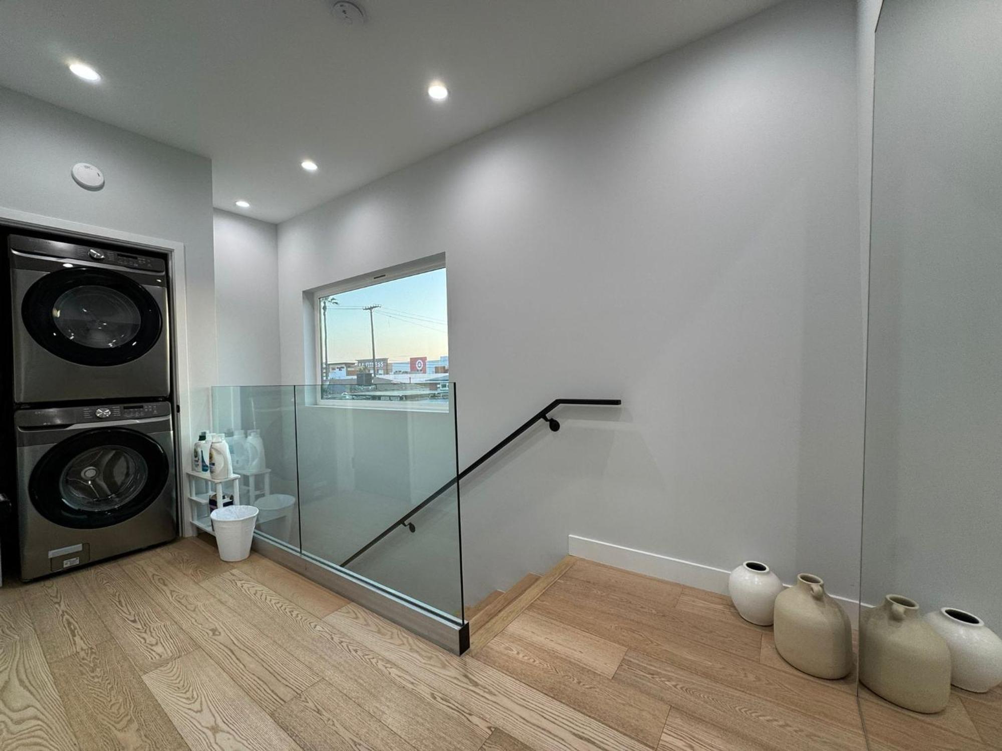 Newly Constructed 2 Bedroom By La Cienega Plaza With Parking, Modern Kitchen, Washer Dryer And Very To Attractions Apartment