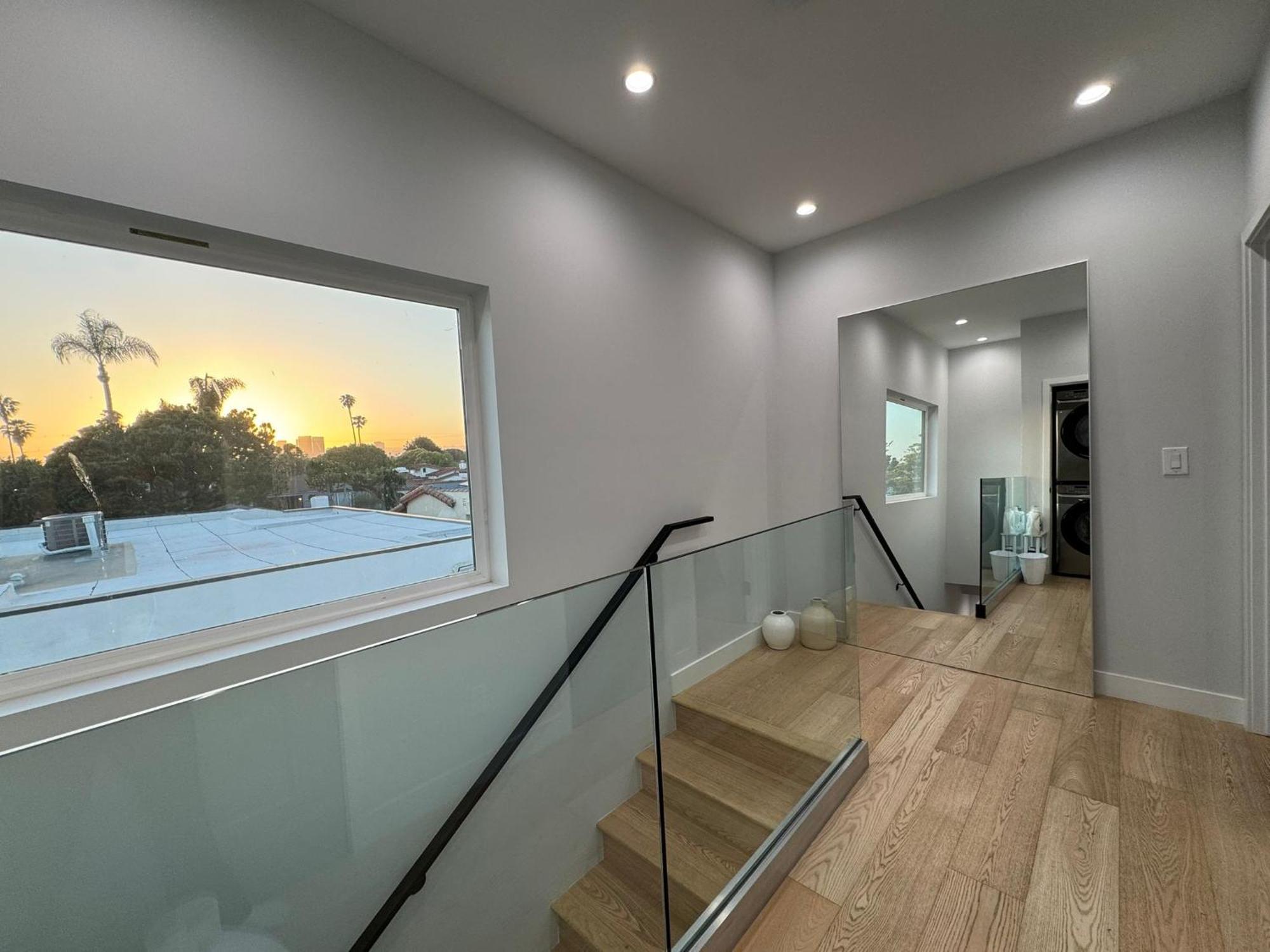 Newly Constructed 2 Bedroom By La Cienega Plaza With Parking, Modern Kitchen, Washer Dryer And Very To Attractions Apartment *