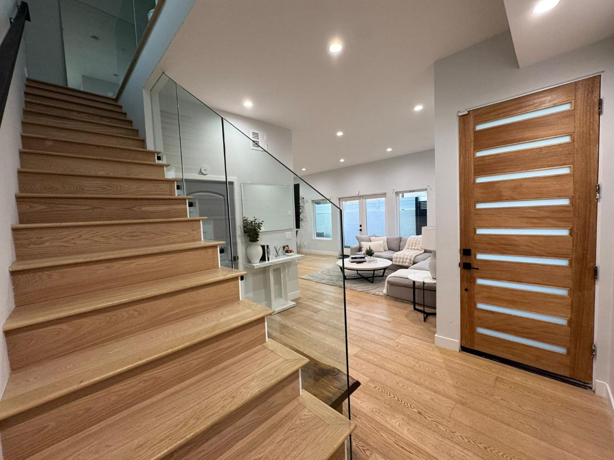 Newly Constructed 2 Bedroom By La Cienega Plaza With Parking, Modern Kitchen, Washer Dryer And Very To Attractions Apartment Los Angeles