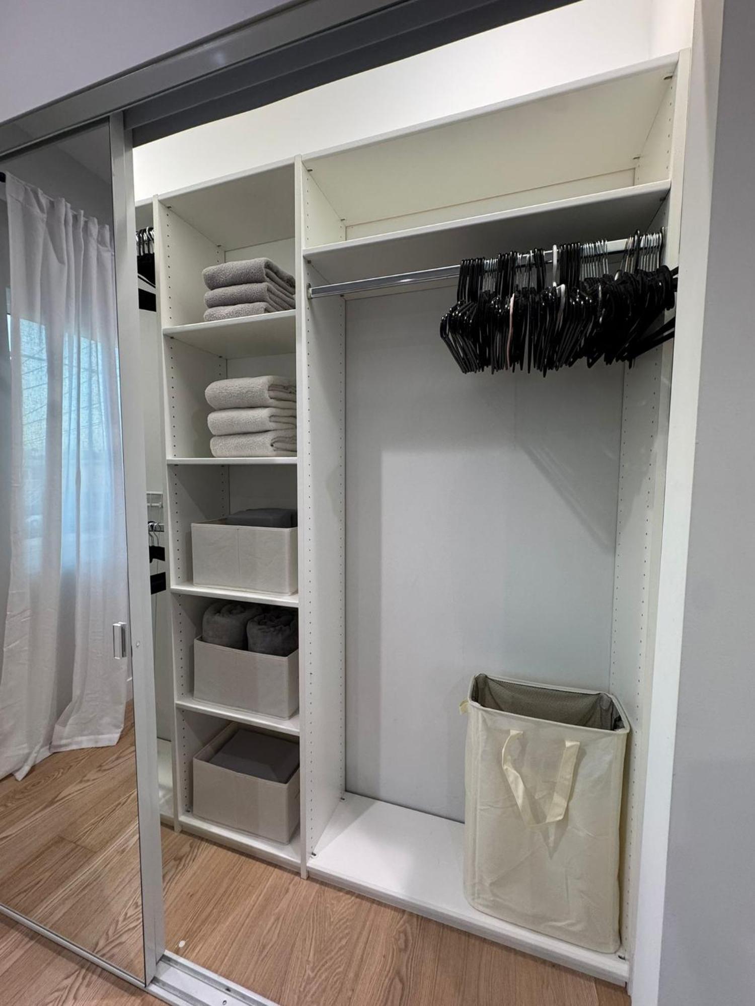 Newly Constructed 2 Bedroom By La Cienega Plaza With Parking, Modern Kitchen, Washer Dryer And Very To Attractions